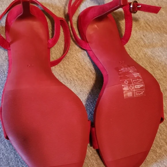 Divided By H&M Red Suade Like Stiletto Heels Size 39 - Picture 3 of 8